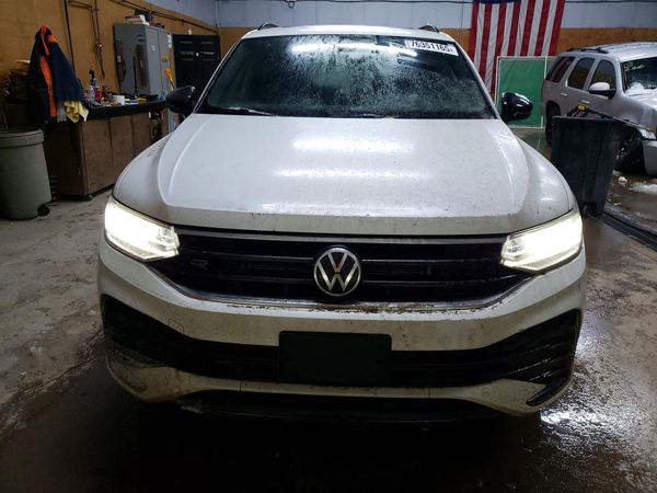 2024 VOLKSWAGEN TIGUAN 4Motion SE R-Line Black