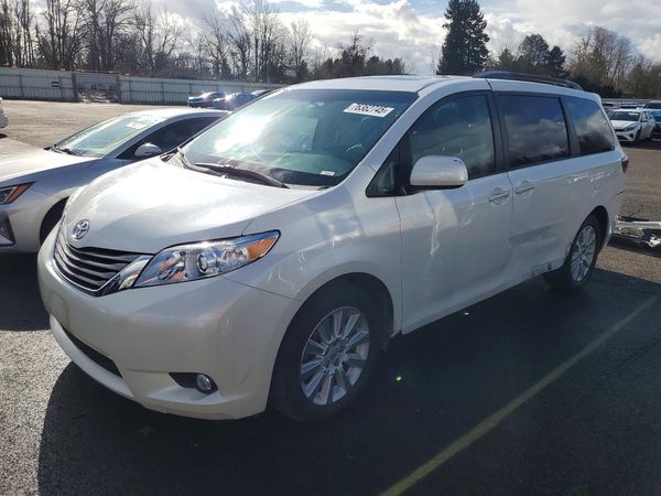 2015 TOYOTA SIENNA