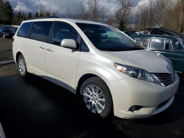 2015 TOYOTA SIENNA
