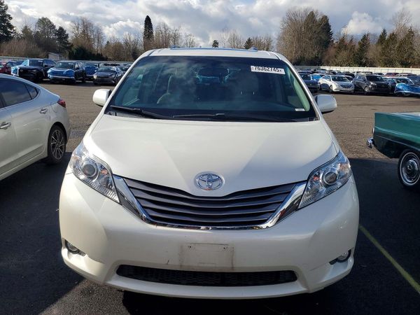 2015 TOYOTA SIENNA