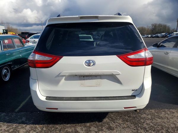 2015 TOYOTA SIENNA
