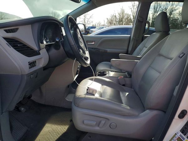2015 TOYOTA SIENNA