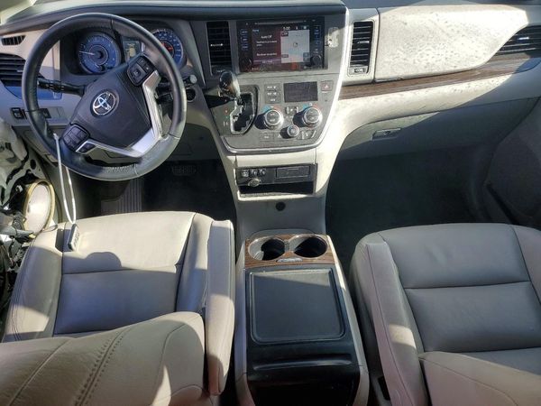 2015 TOYOTA SIENNA