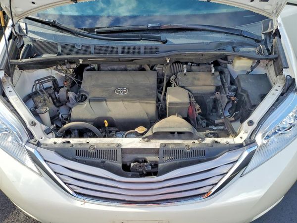 2015 TOYOTA SIENNA