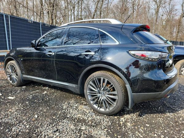 2017 INFINITI QX70