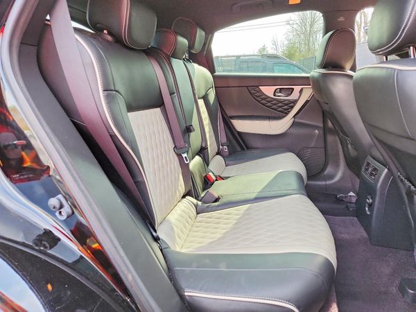 2017 INFINITI QX70