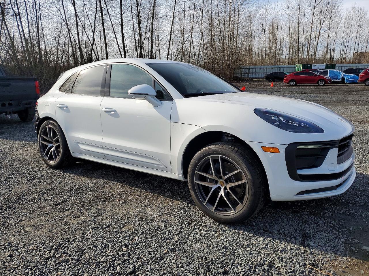2025 PORSCHE MACAN