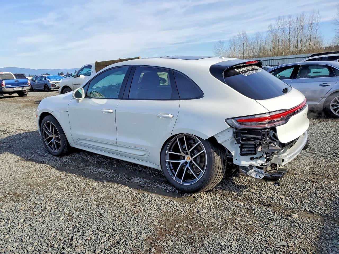 2025 PORSCHE MACAN