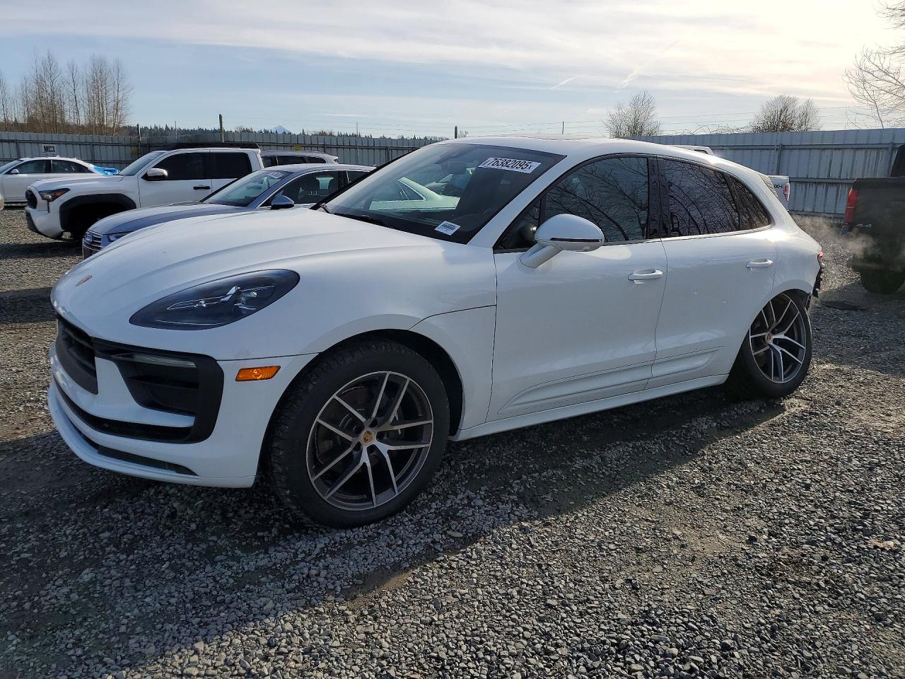 2025 PORSCHE MACAN