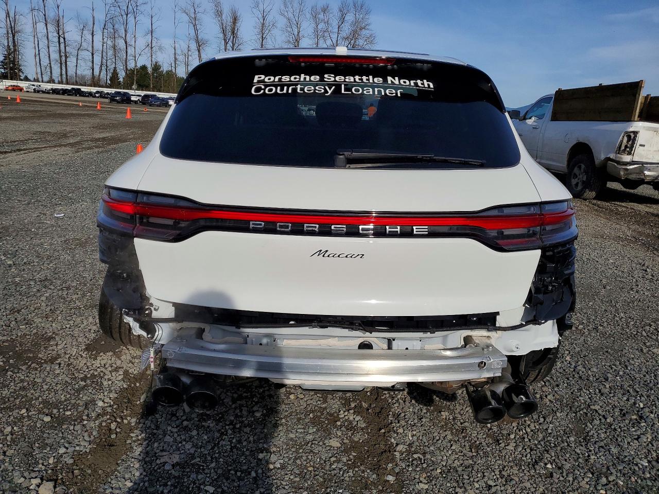 2025 PORSCHE MACAN