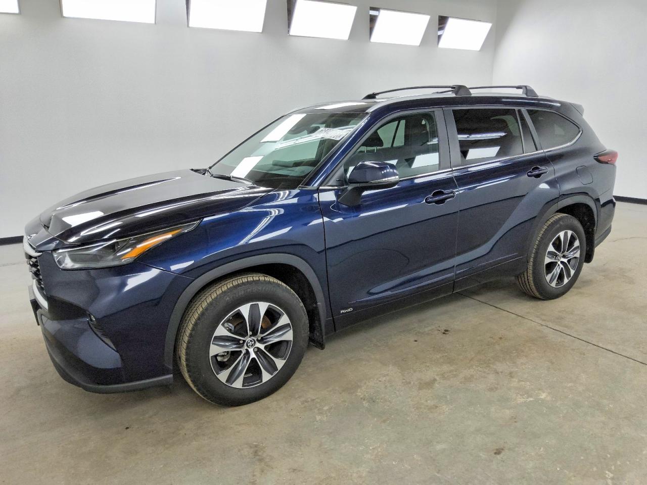 2025 TOYOTA HIGHLANDER — Front 3/4