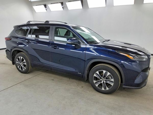 2025 TOYOTA HIGHLANDER — Passenger 3/4