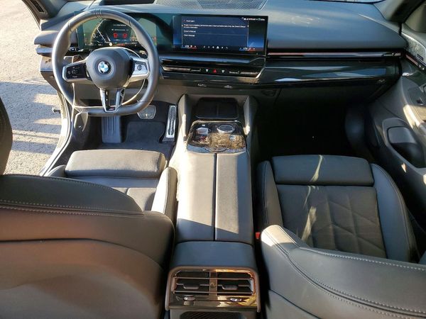 2025 BMW 530