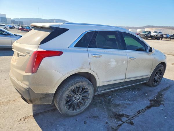 2017 CADILLAC XT5