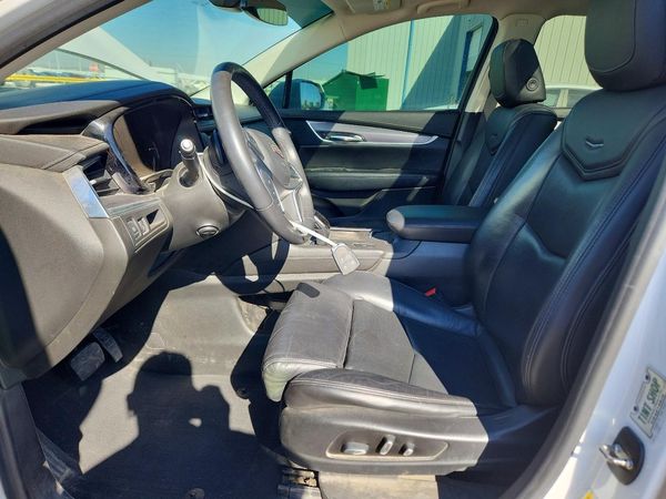 2017 CADILLAC XT5