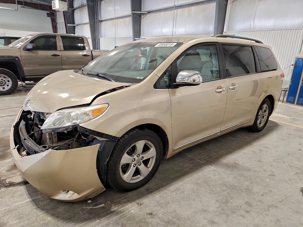 2014 TOYOTA SIENNA