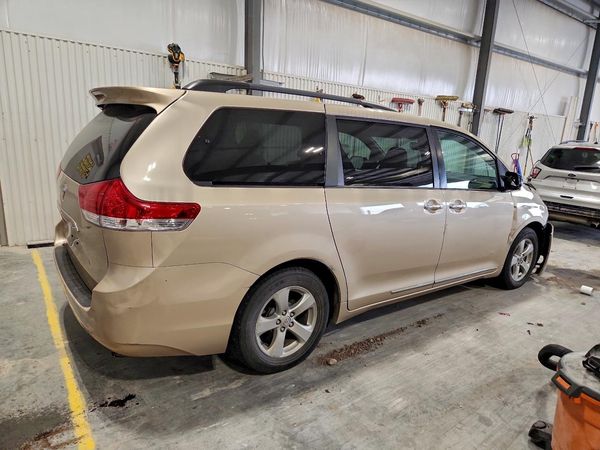 2014 TOYOTA SIENNA