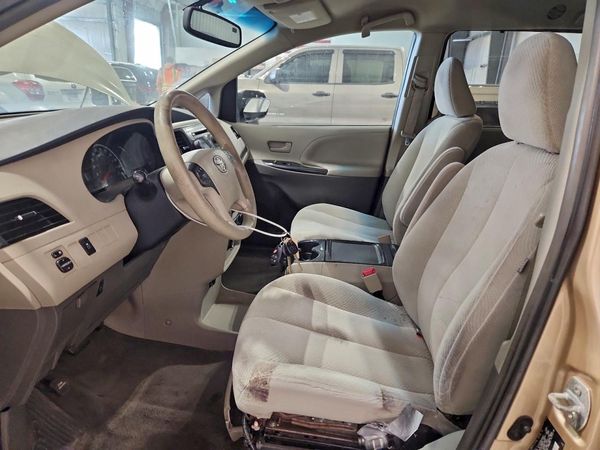 2014 TOYOTA SIENNA