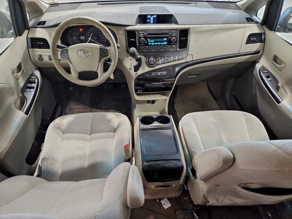2014 TOYOTA SIENNA