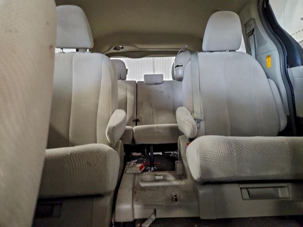 2014 TOYOTA SIENNA