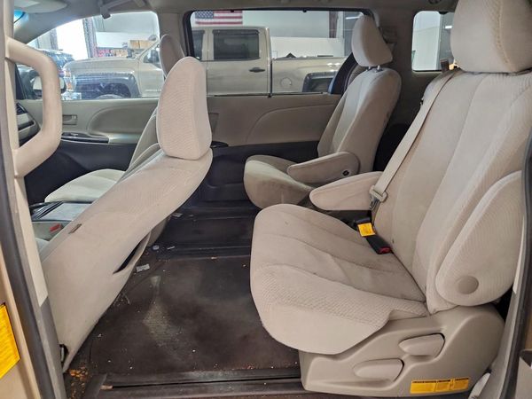 2014 TOYOTA SIENNA
