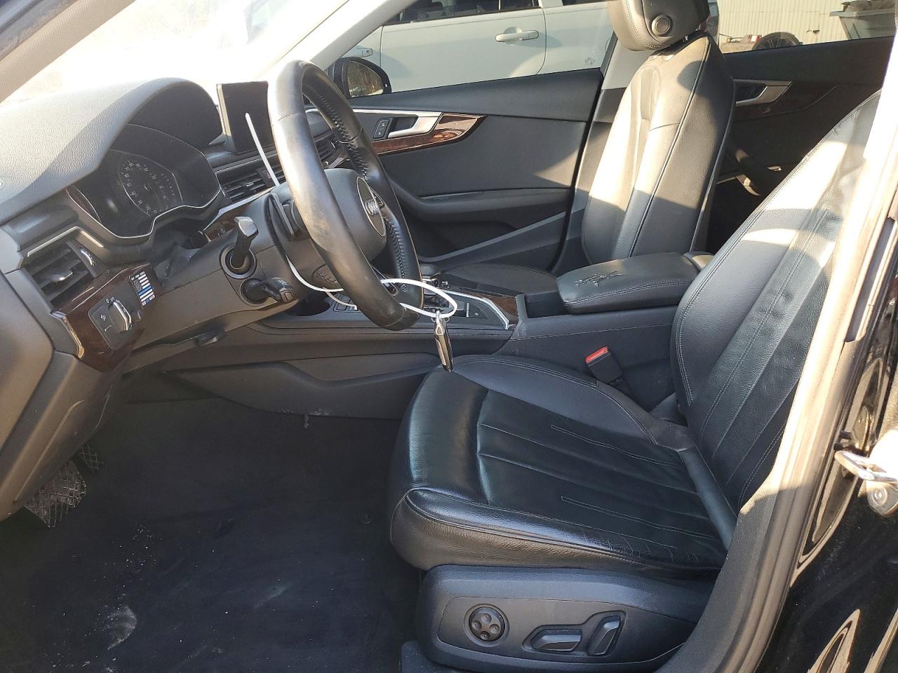 2019 AUDI A4 Premium, Titanium
