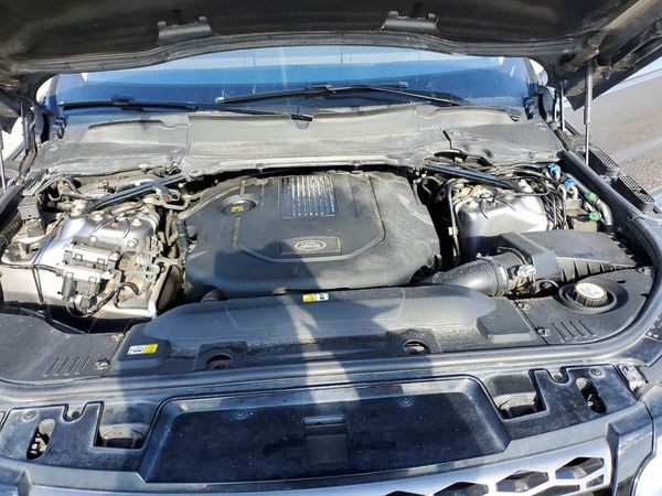2017 LAND ROVER RANGEROVER SE — Engine bay