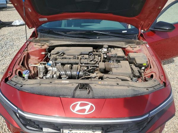 2025 HYUNDAI ELANTRA SEL Sport — Engine bay