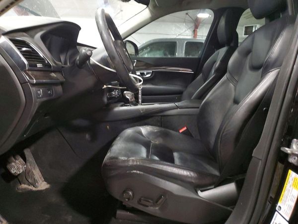 2018 VOLVO XC90