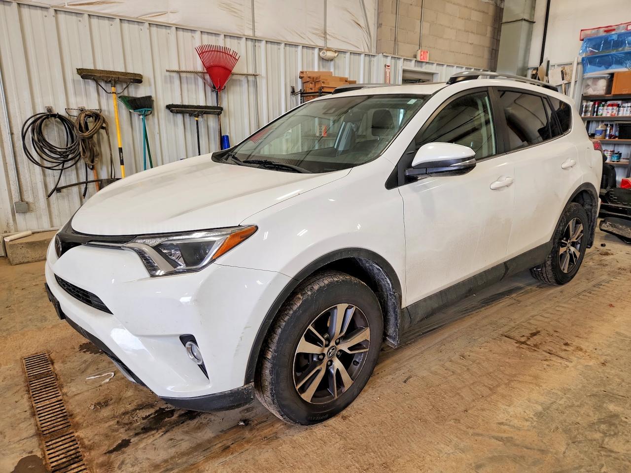 2017 TOYOTA RAV4 XLE