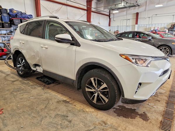 2017 TOYOTA RAV4 XLE