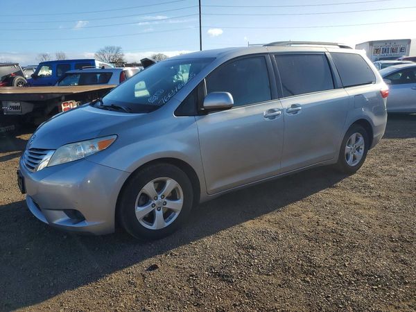 2016 TOYOTA SIENNA
