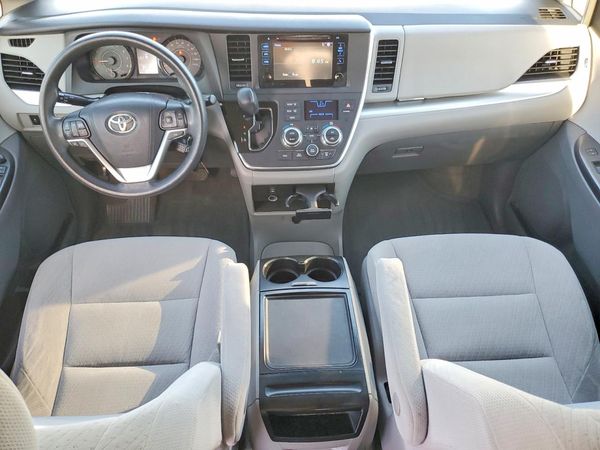 2016 TOYOTA SIENNA