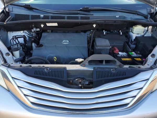 2016 TOYOTA SIENNA