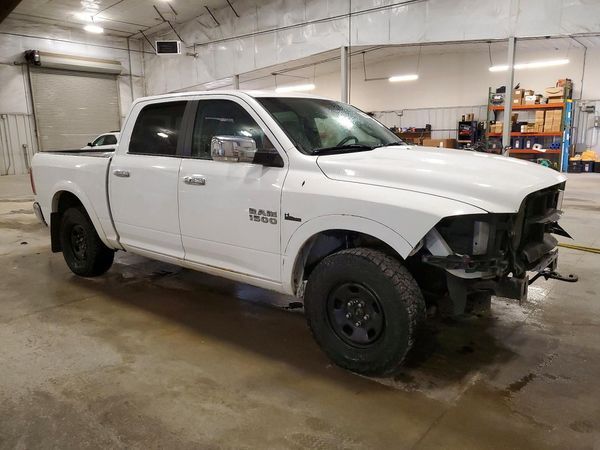 2015 RAM 1500 LARAMIE CREW CAB 4X4