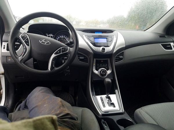 2012 HYUNDAI ELANTRA