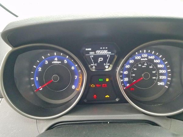 2012 HYUNDAI ELANTRA