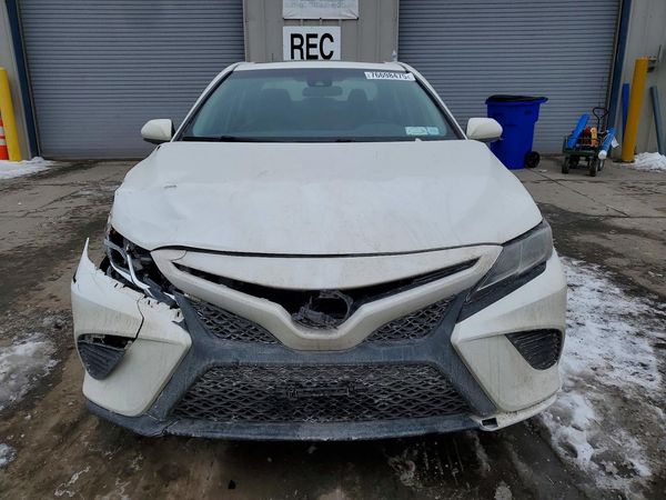 2018 TOYOTA CAMRY