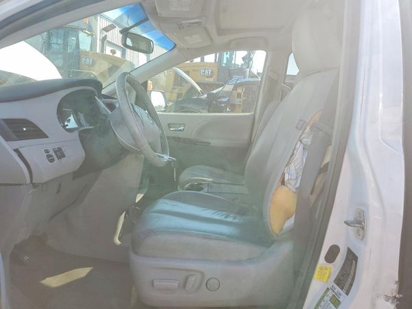 2012 TOYOTA SIENNA — DENT