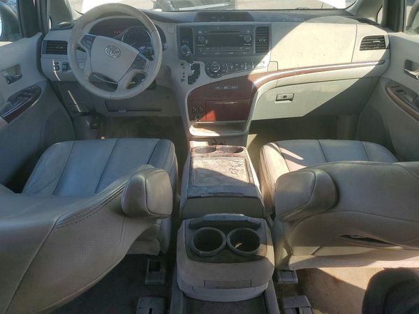 2012 TOYOTA SIENNA — CKPT