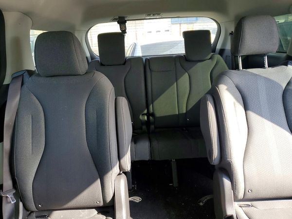 2022 KIA CARNIVAL LX, LX Seat Package