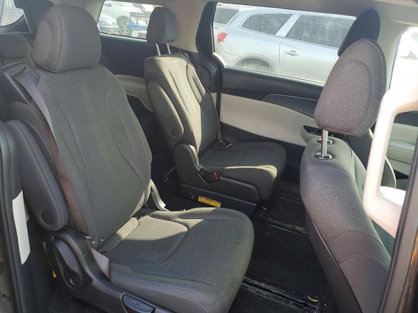 2022 KIA CARNIVAL LX, LX Seat Package