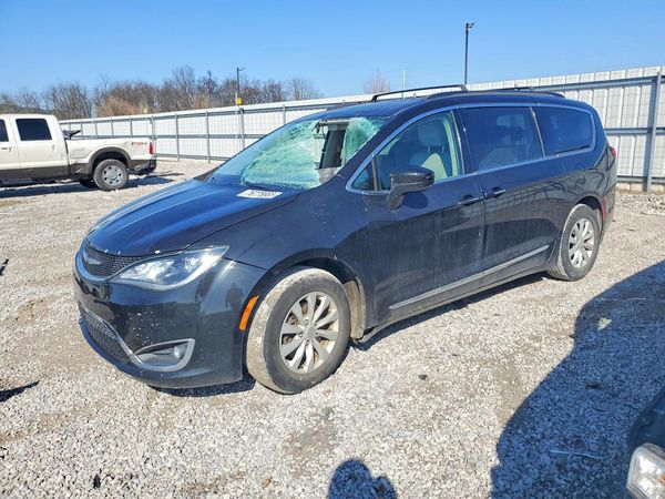 2017 CHRYSLER PACIFICA