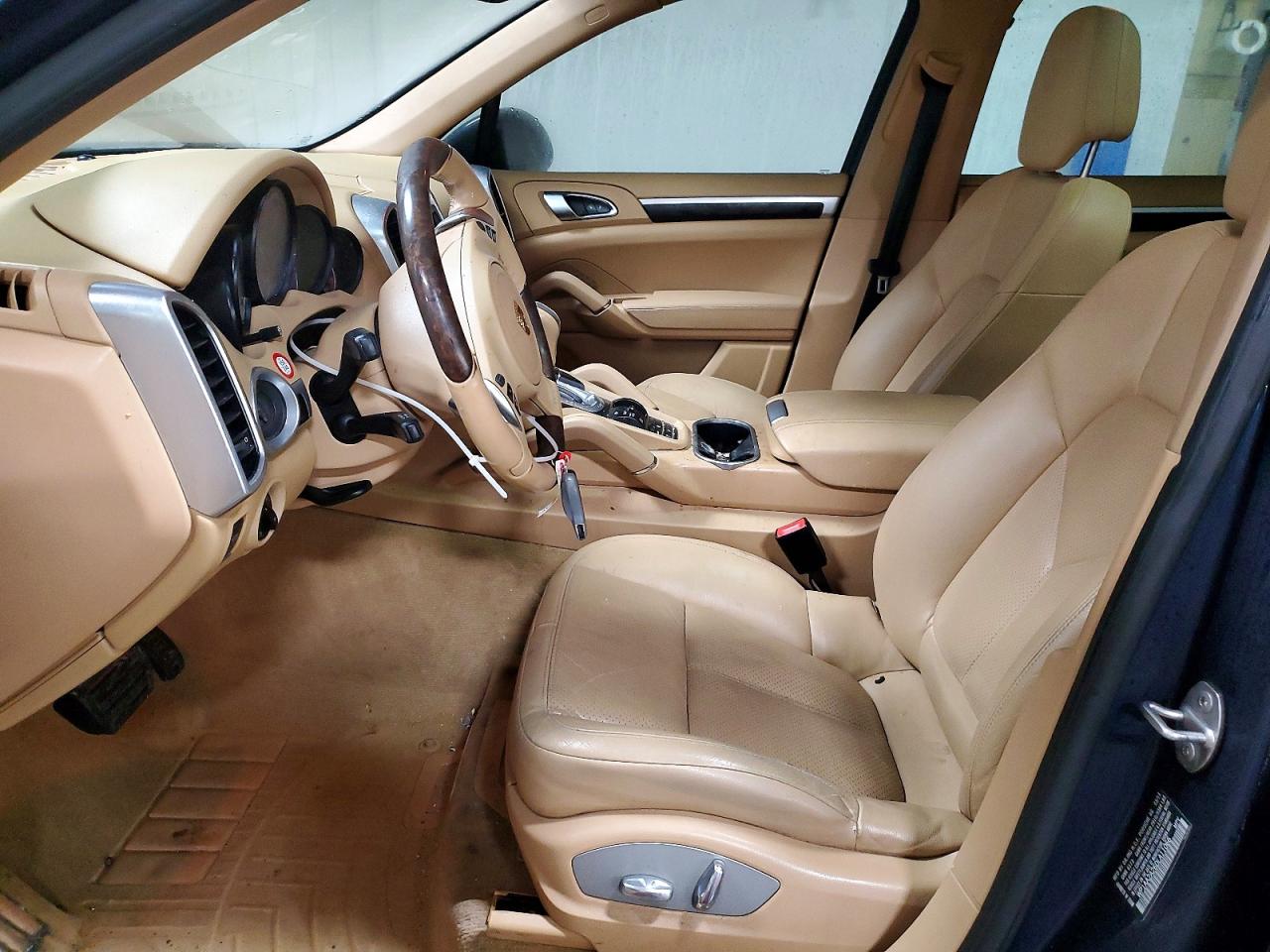 2013 PORSCHE CAYENNE