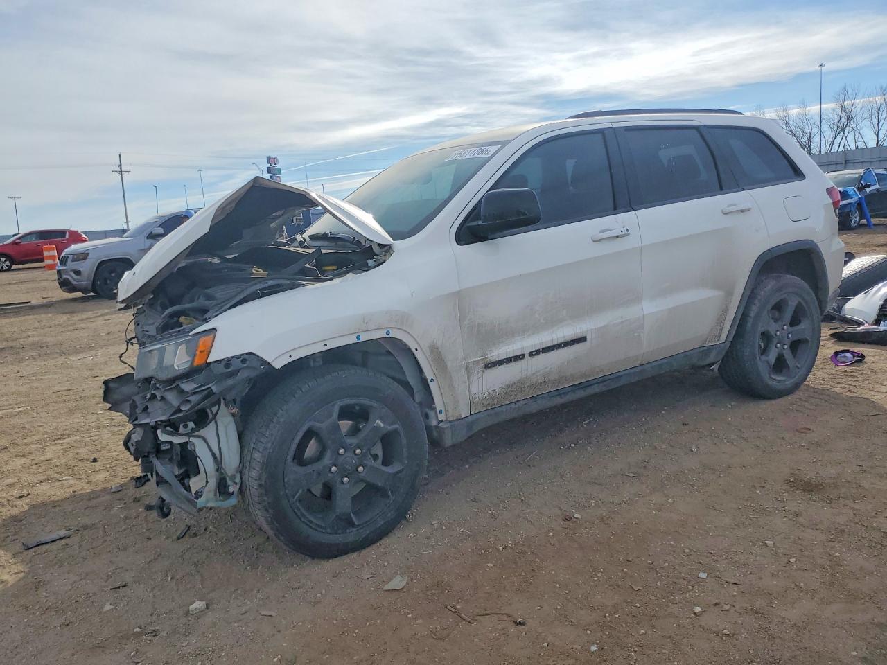 2018 JEEP GRAND CHER Laredo — Front 3/4