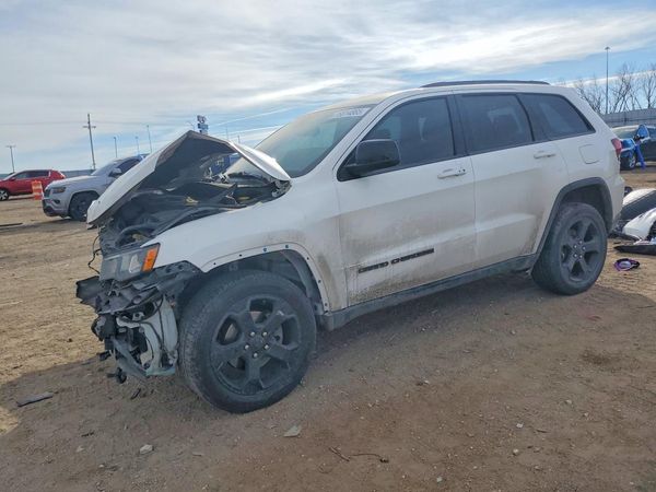 2018 JEEP GRAND CHER Laredo — Front 3/4