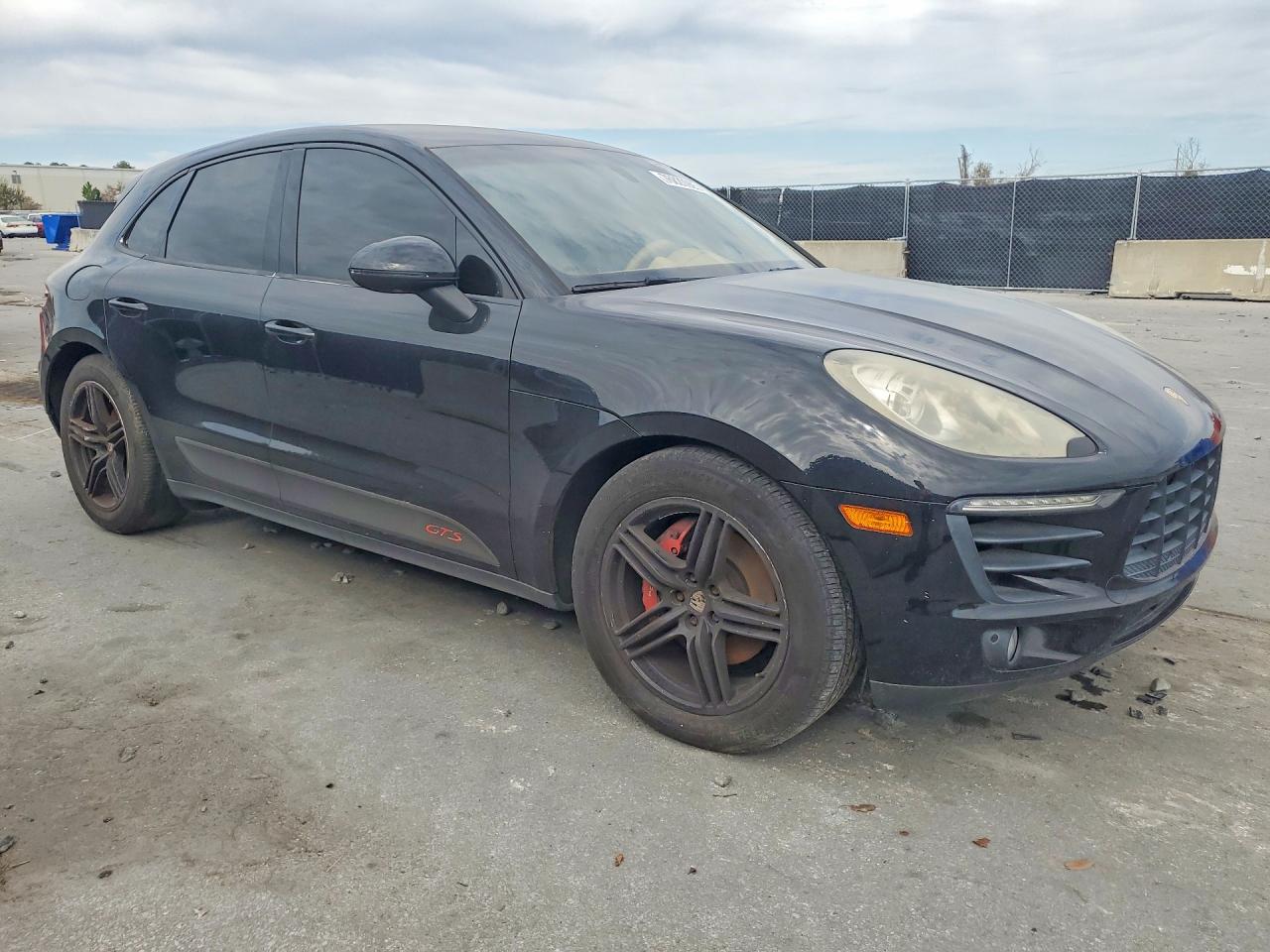 2016 PORSCHE MACAN