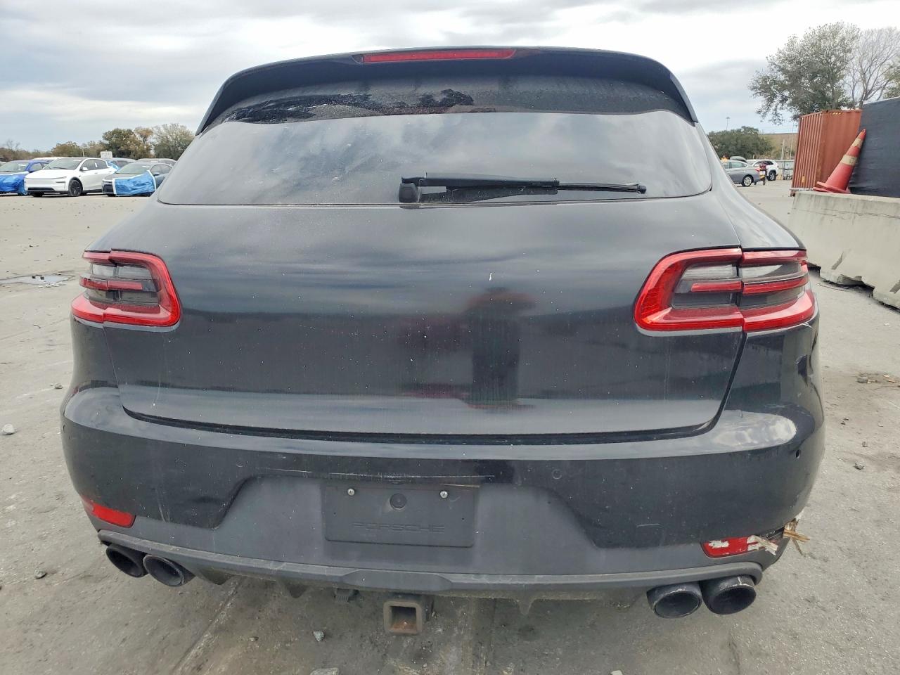 2016 PORSCHE MACAN