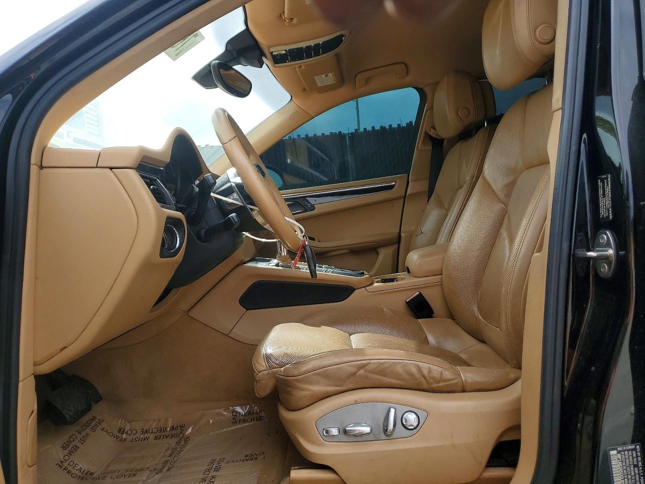 2016 PORSCHE MACAN