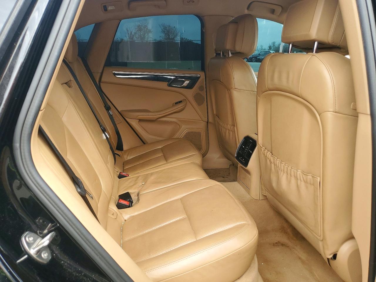 2016 PORSCHE MACAN